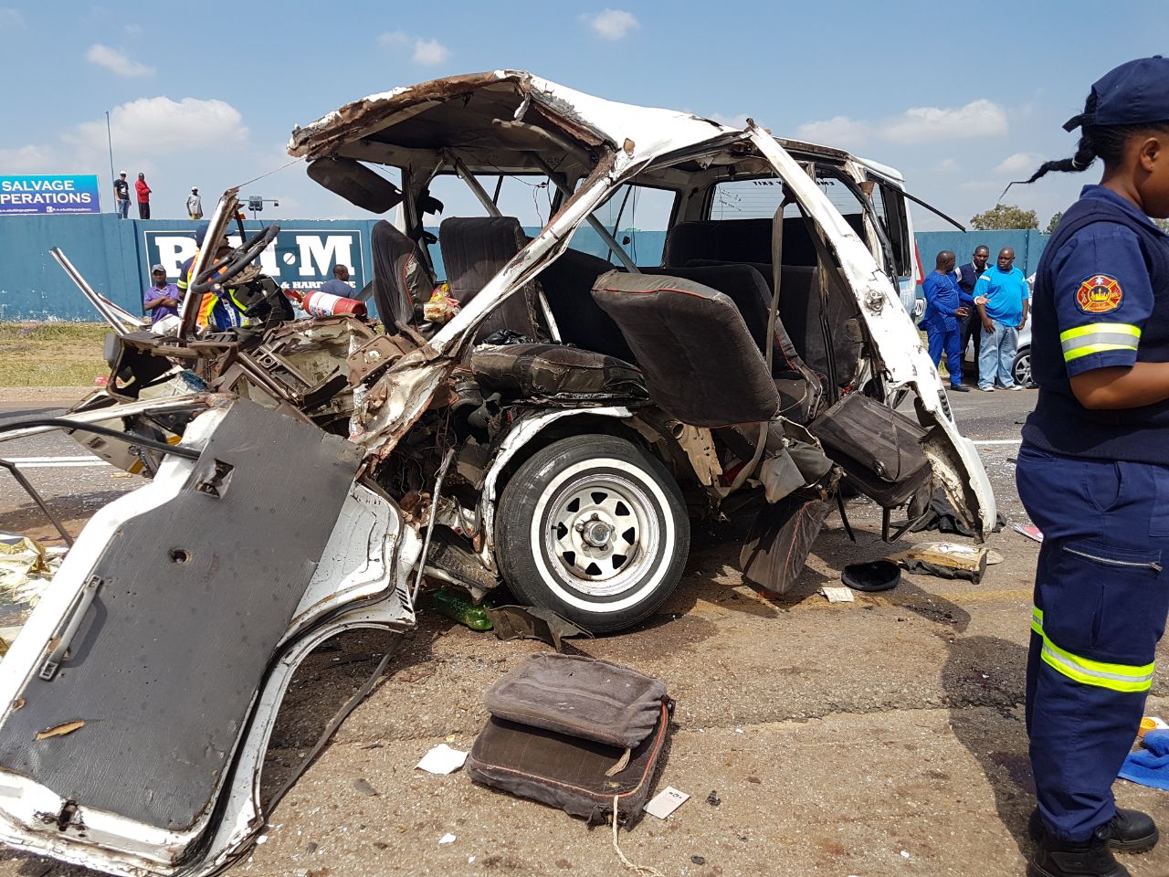 Head-on collision leaves one dead, approximately 15 others injured on Summit Road in Diepsloot.